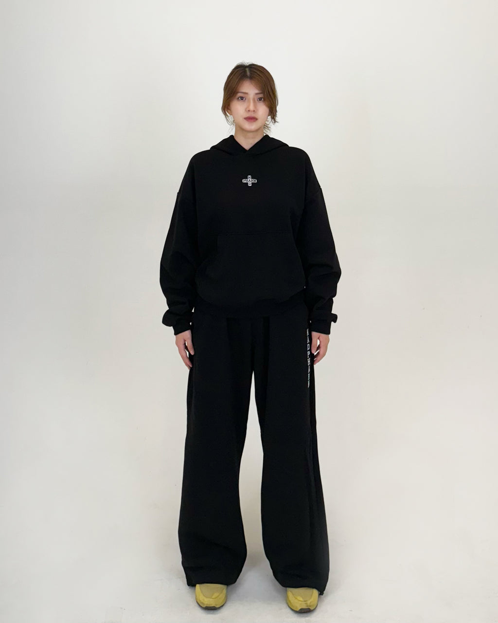 SET 001 BLACK